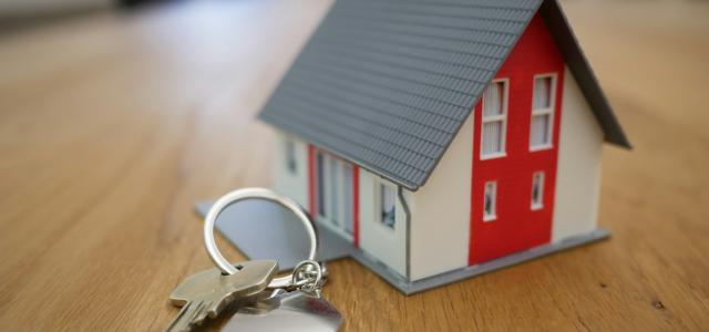 white and red wooden house miniature on brown table by Tierra Mallorca courtesy of Unsplash.